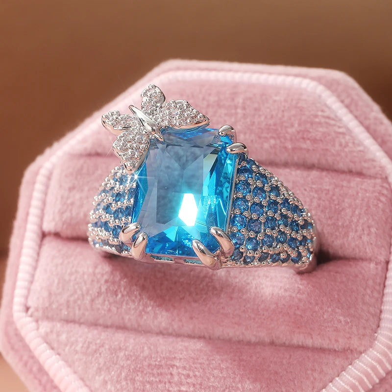 Lujoso anillo de cóctel de BUTTERFLY de topacio azul, ani...