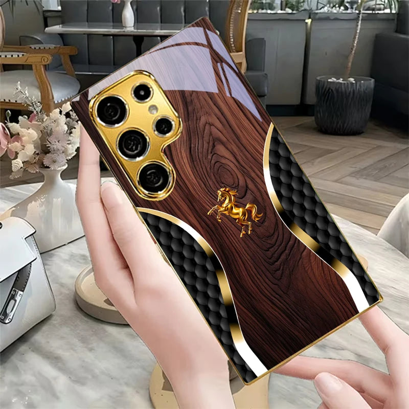 Luxury and elegant phone case with gold coating by Corporación Turística, featuring a stylish design and premium finish.