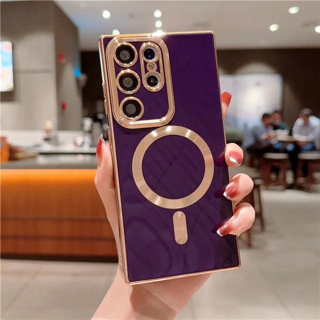 Luxury Samsung Galaxy S24 Ultra Magsafe metal frame case by Corporación Turística, showcasing a sleek, shiny gold finish.