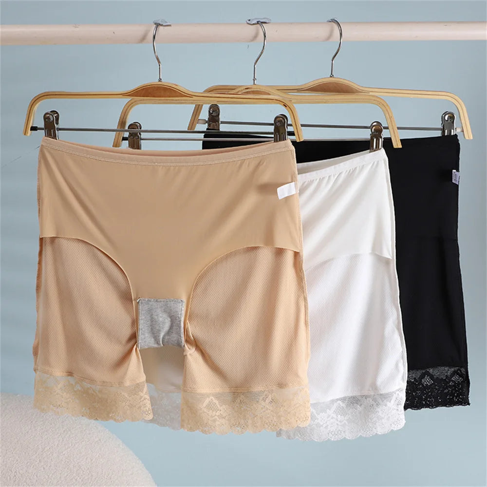 Señoras con pantalones cortos de seguridad sin costuras de Corporación Turística, cómodos y resistentes para trabajo o actividades al aire libre.