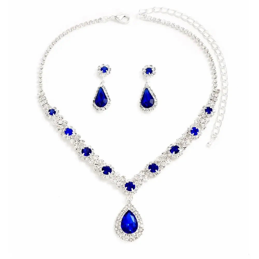 Conjunto de pendientes y collar de joyería de cristal a l...