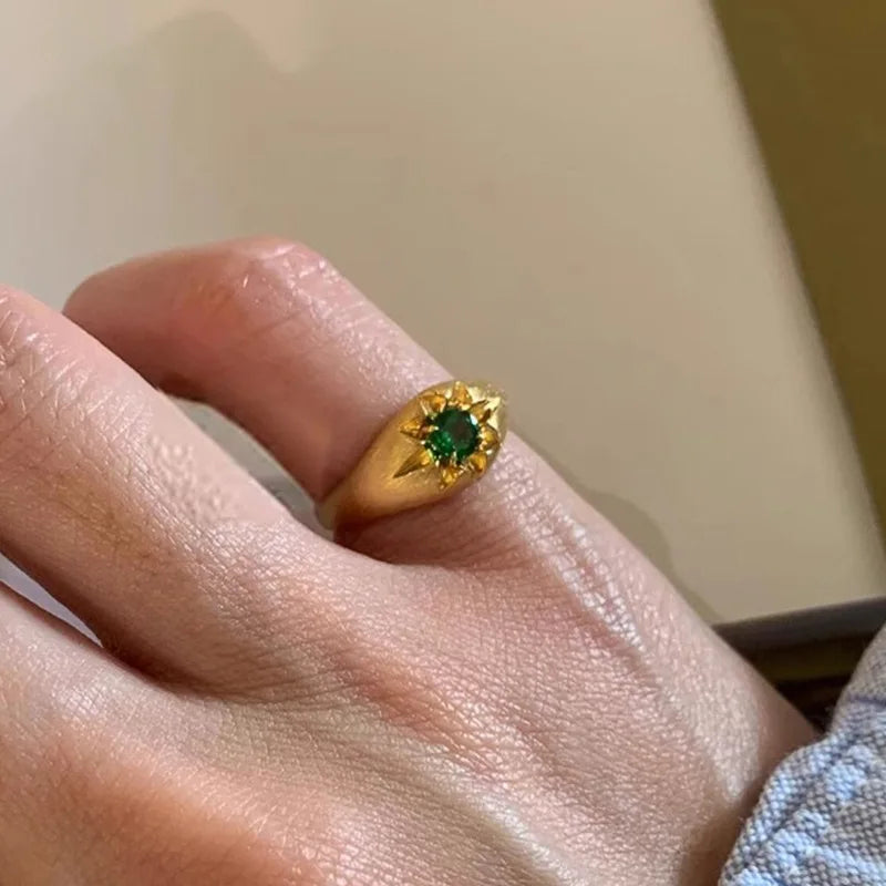 Anillos vintage de esmeralda de alta gama con diamantes v...