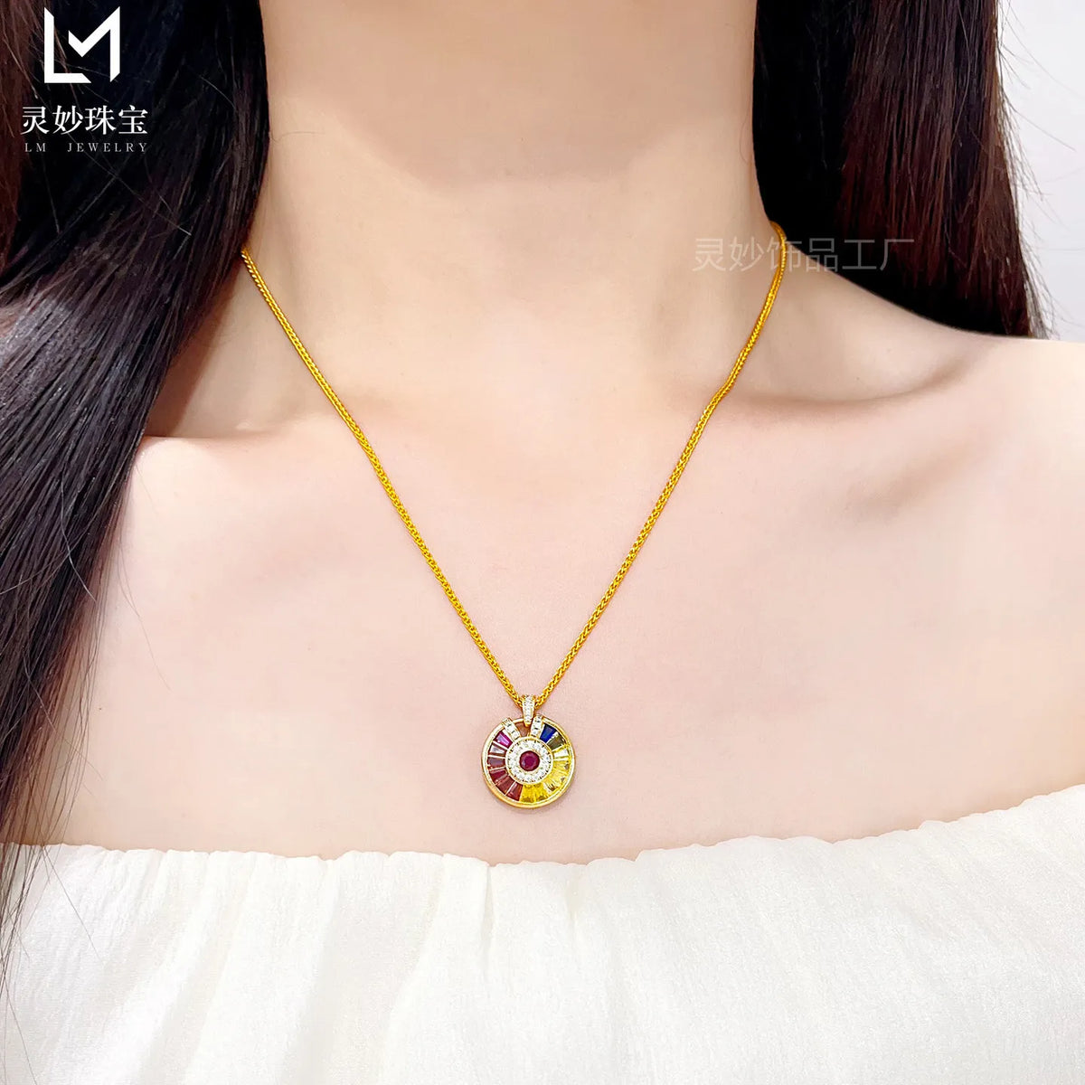 Collar de lujo con colgante de disco arcoíris de oro maci...