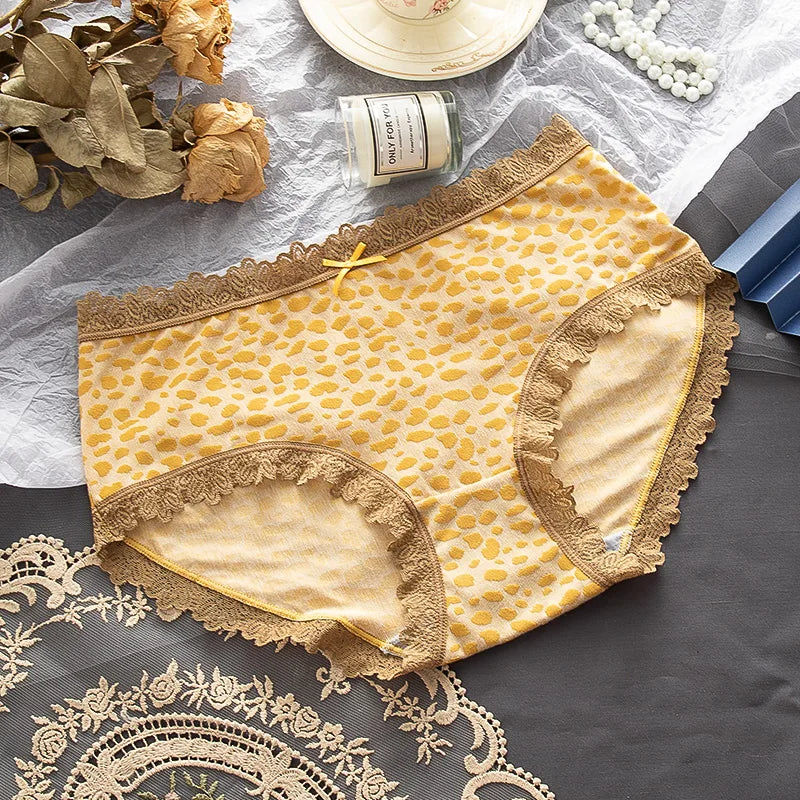 Pure cotton antibacterial women's underwear from Corporación Turística, soft and breathable fabric, close-up of the underwear showing fabric texture.