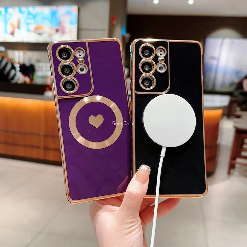 Silicone wireless charging phone case with heart shape from Corporación Turística, showcasing its sleek design and charging port.