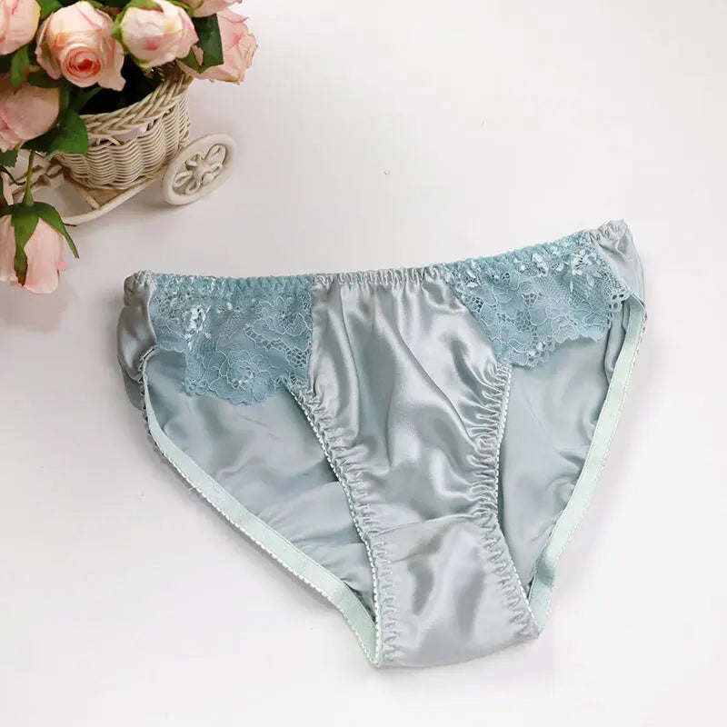 Silk women's underwear made from 100% mulberry silk, featuring comfortable and elegant design by Corporación Turística.