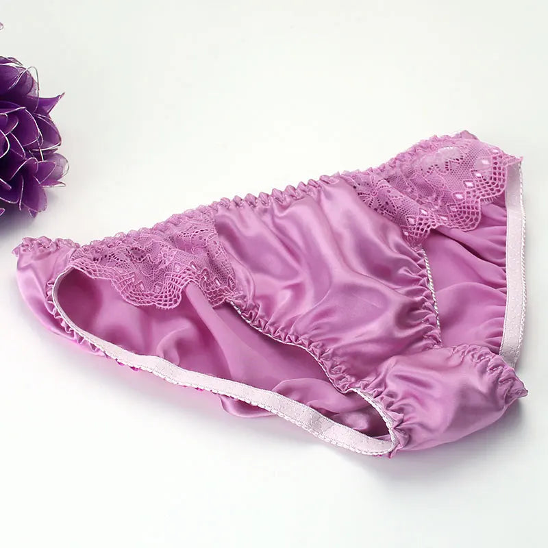 Luxurious white silk women's underwear from Corporación Turística, made from 100% mulberry silk, featuring a comfortable and elegant design.