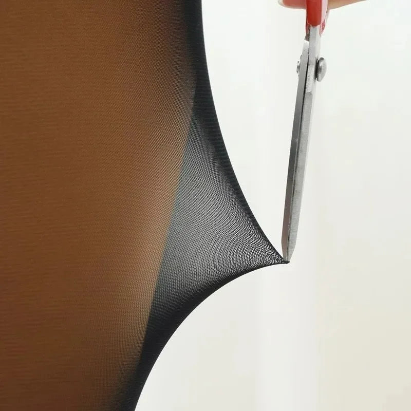 Warm pantyhose with shaping effect on the glutes from Corporación Turística, featuring a smooth, form-fitting design.