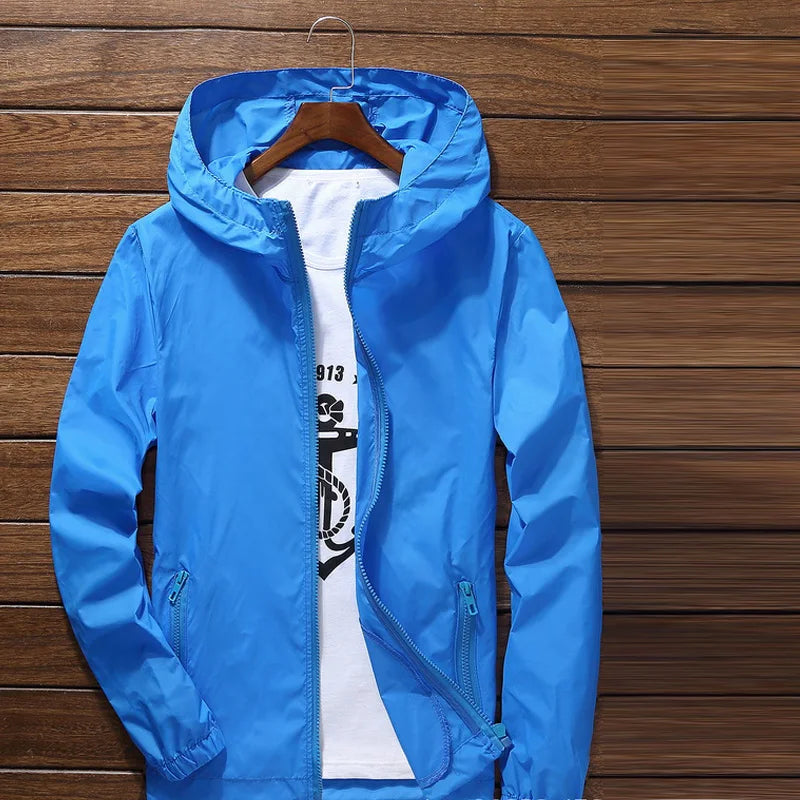 Quick-drying cycling and running jacket by Corporación Turística, lightweight waterproof protector with breathable fabric.