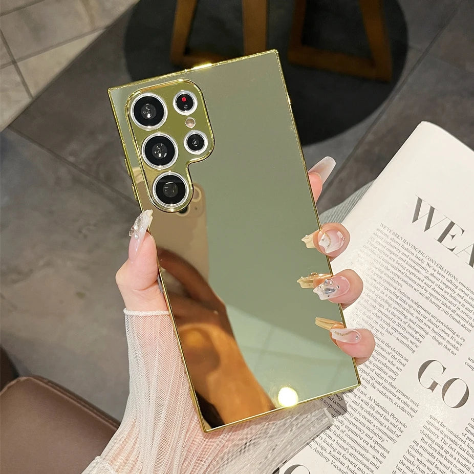 Samsung Galaxy makeup case with mirror, gold-toned finish, featuring compact design and protective exterior by Corporación Turística.