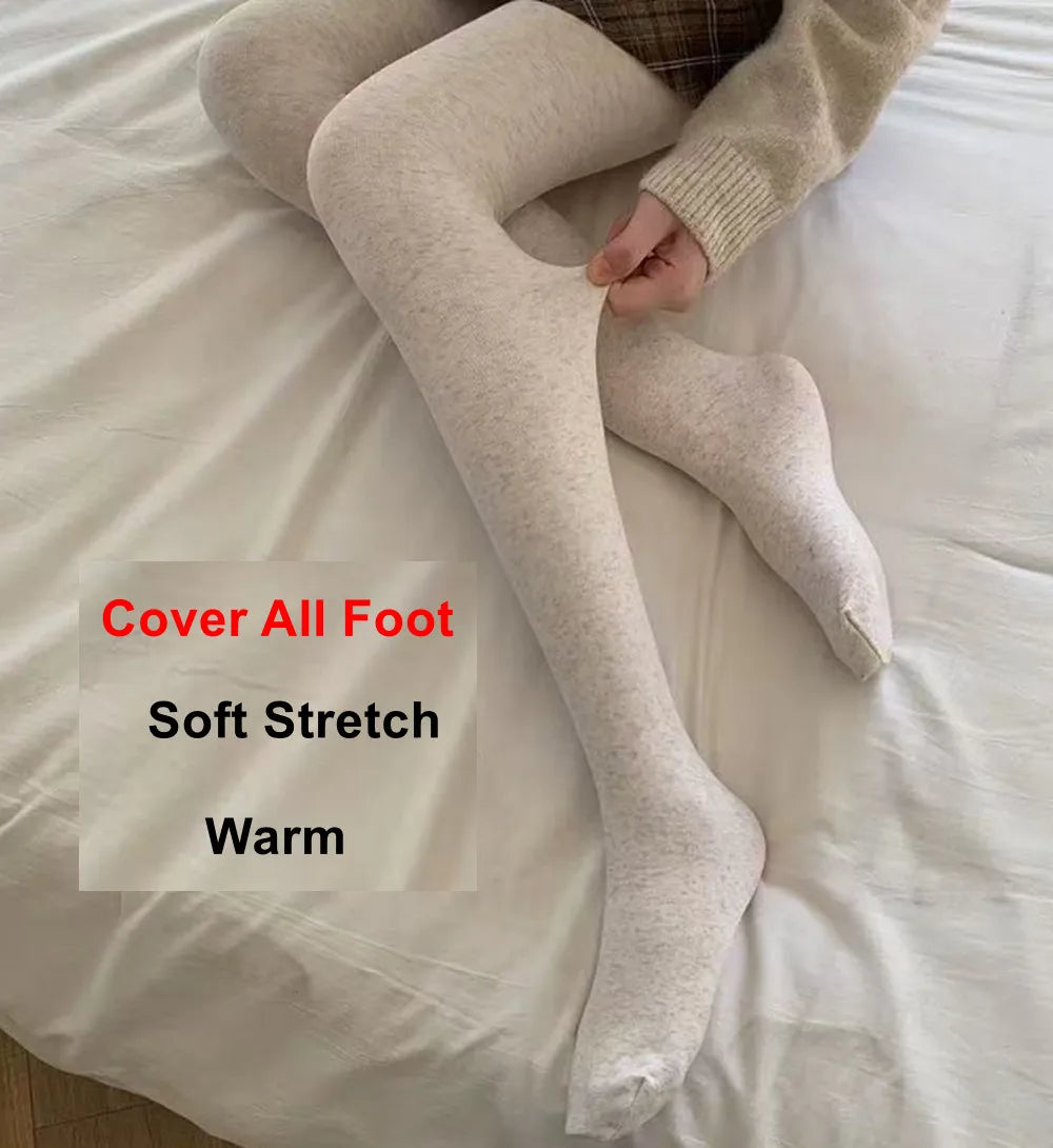 High-waisted cashmere leggings for women by Corporación Turística, soft and comfortable with a sleek fit.