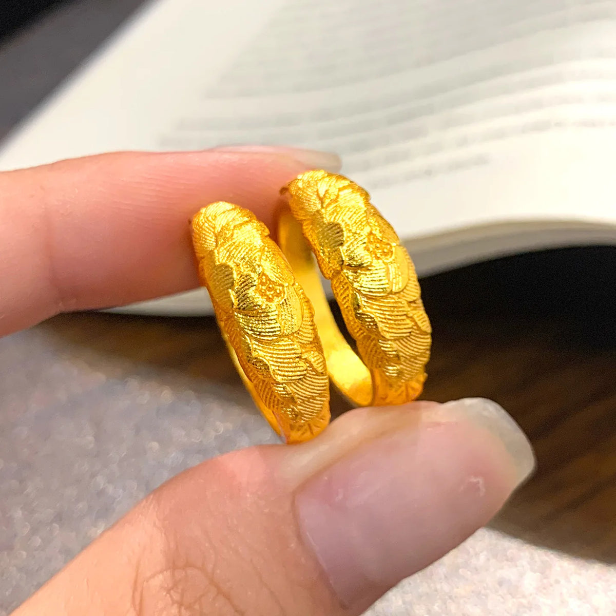 Anillo de oro macizo con relieve de peonía para mujer, fo...