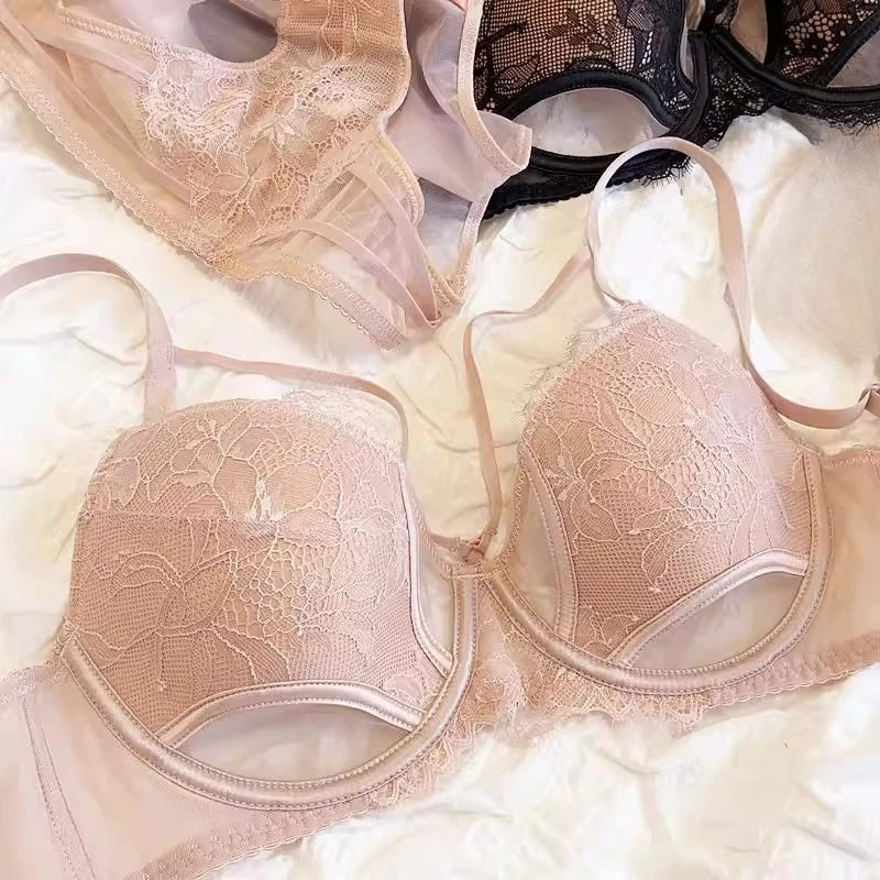 Latino style lingerie set with minimizer bra from Corporación Turística, featuring lace details and supportive fit.