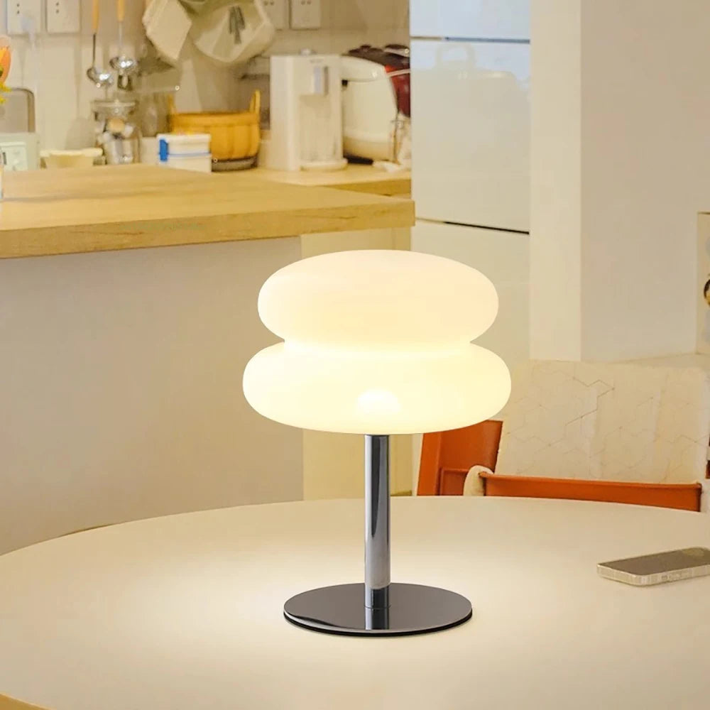 LED mushroom-shaped desk lamp with USB connection, modern design, perfect for workspace or bedside lighting.