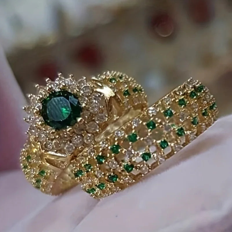Anillo de mujer, hecho de cobre con incrustaciones de cir...