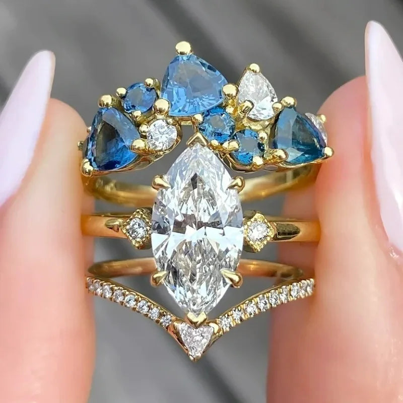 Anillo de mujer, hecho de cobre con incrustaciones de cir...