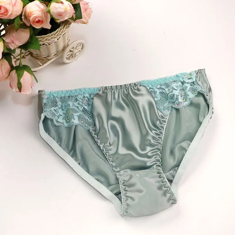 Soft silk women's underwear made from 100% mulberry silk, featuring comfortable and elegant design with smooth fabric.