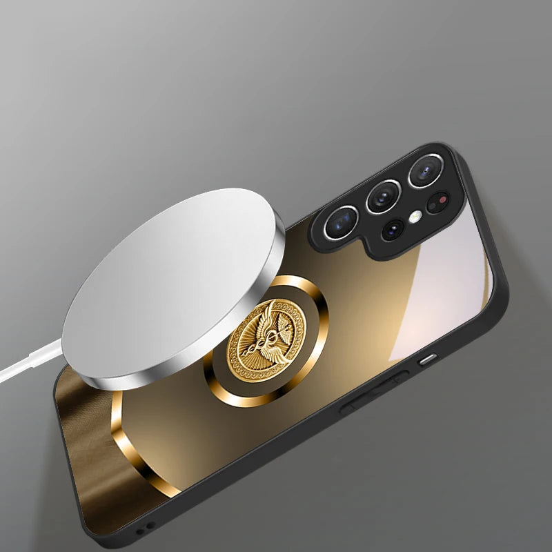 Clear glass phone case with a gold gradient design for Samsung Galaxy S7, providing stylish protection from Corporación Turística.