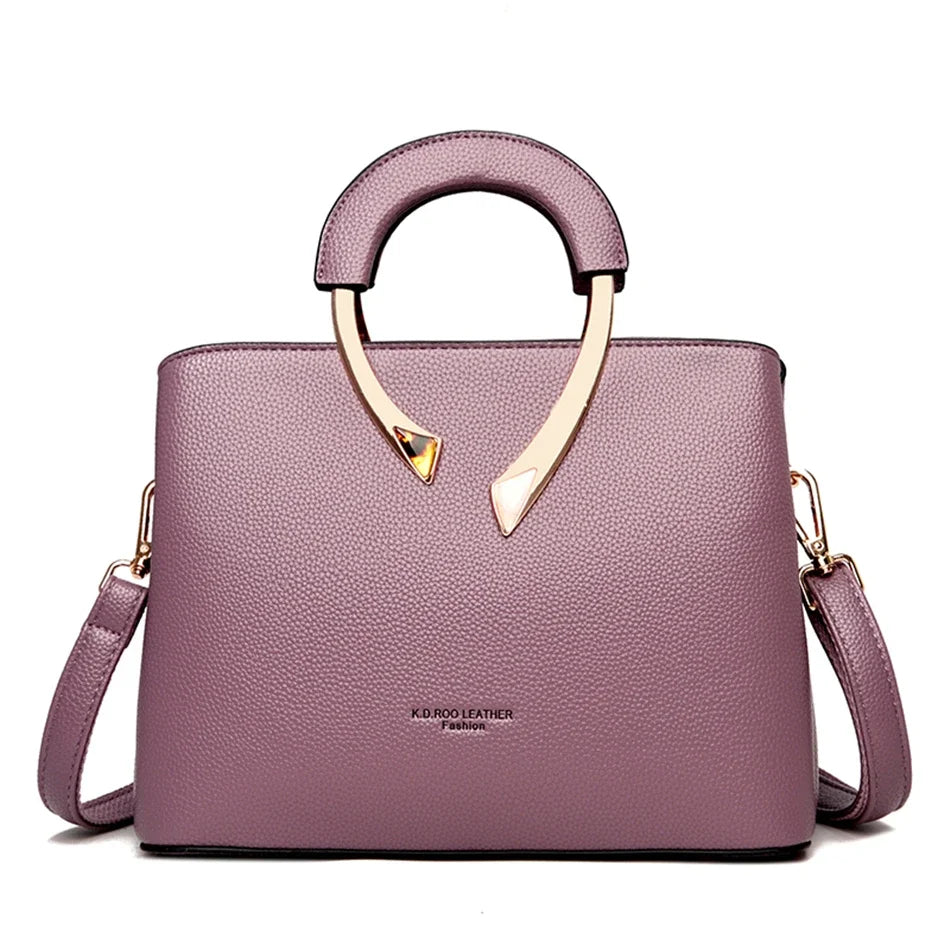 VANDERWAH genuino synthetic leather casual handbag with adjustable strap, black color, stylish design for everyday use.