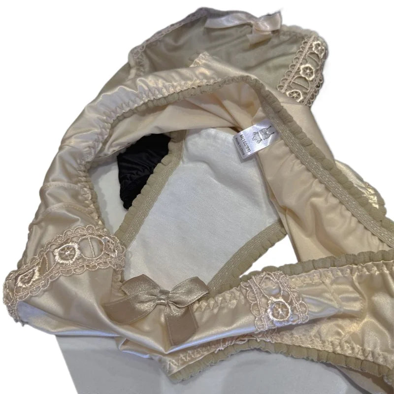 Silk skating shorts from Corporación Turística, soft and smooth interior clothing for comfortable ice skating activities.