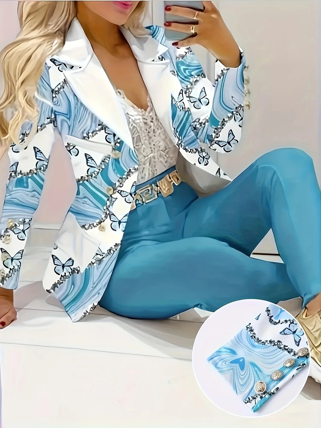 Conjunto elegante y a la moda de dos piezas, con solapa e...