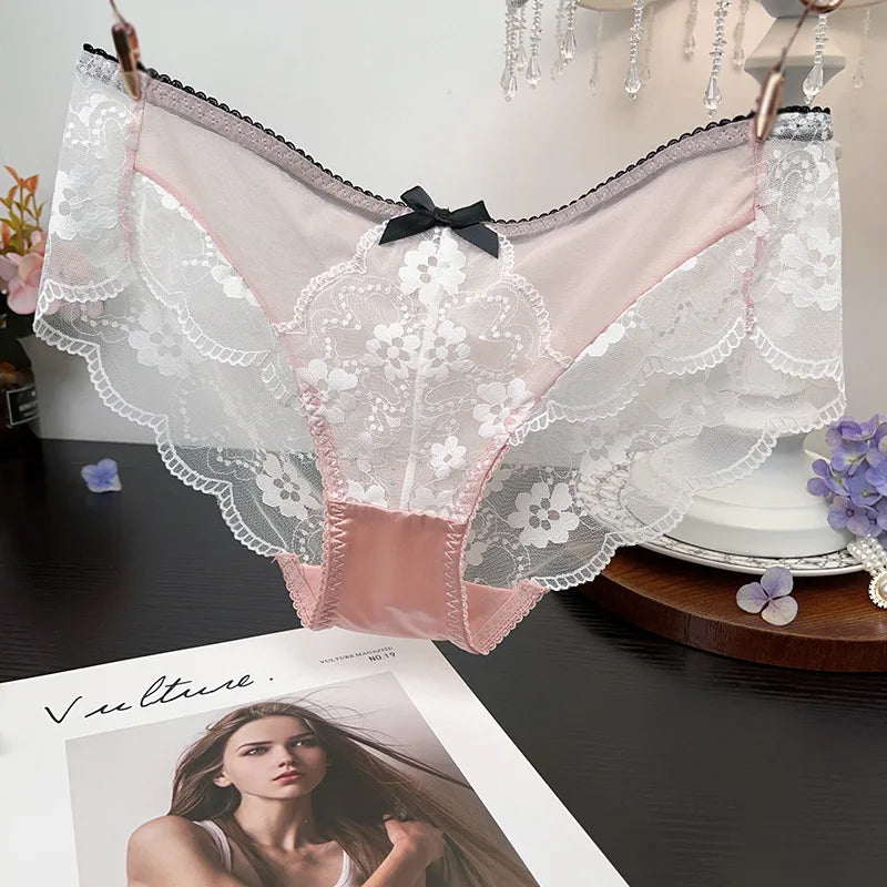 Set of 3 fashionable embroidered lace underwear, stylish and comfortable, from Corporación Turística.