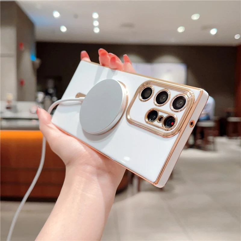 Luxury gold-plated Samsung Galaxy S24 Ultra MagSafe case with frame, featuring elegant design and protective build by Corporación Turística.