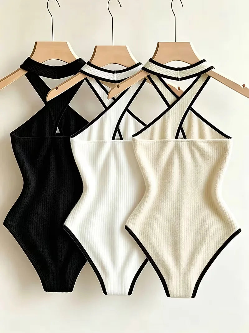 Y2K fashion 3-piece set including a halter neck body, stylish and trendy, by Corporación Turística.