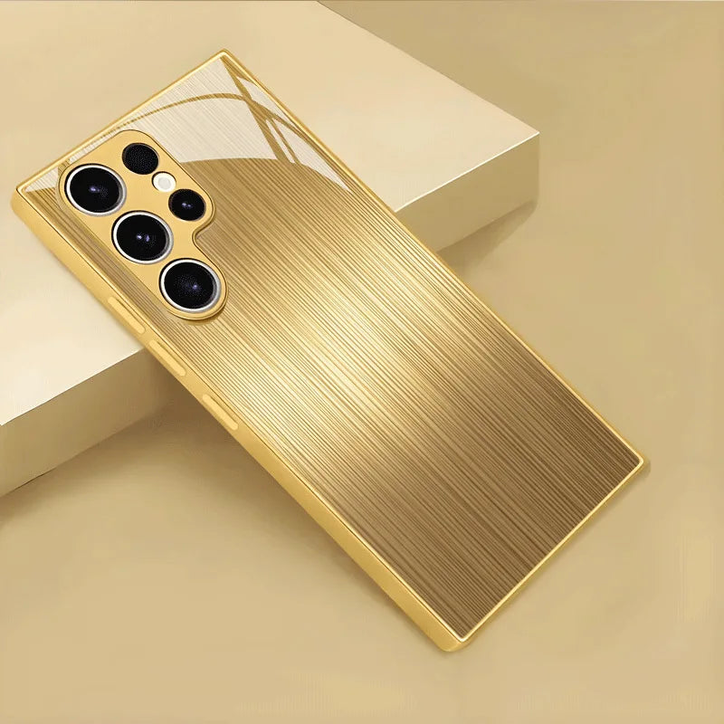 Tempered glass phone case with gold finish, slim design, for a smartphone, by Corporación Turística.