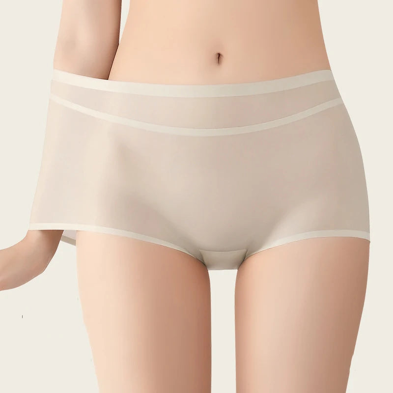 Seamless solid-colored women's panties in black with a smooth fit, designed for comfort and sensual style.