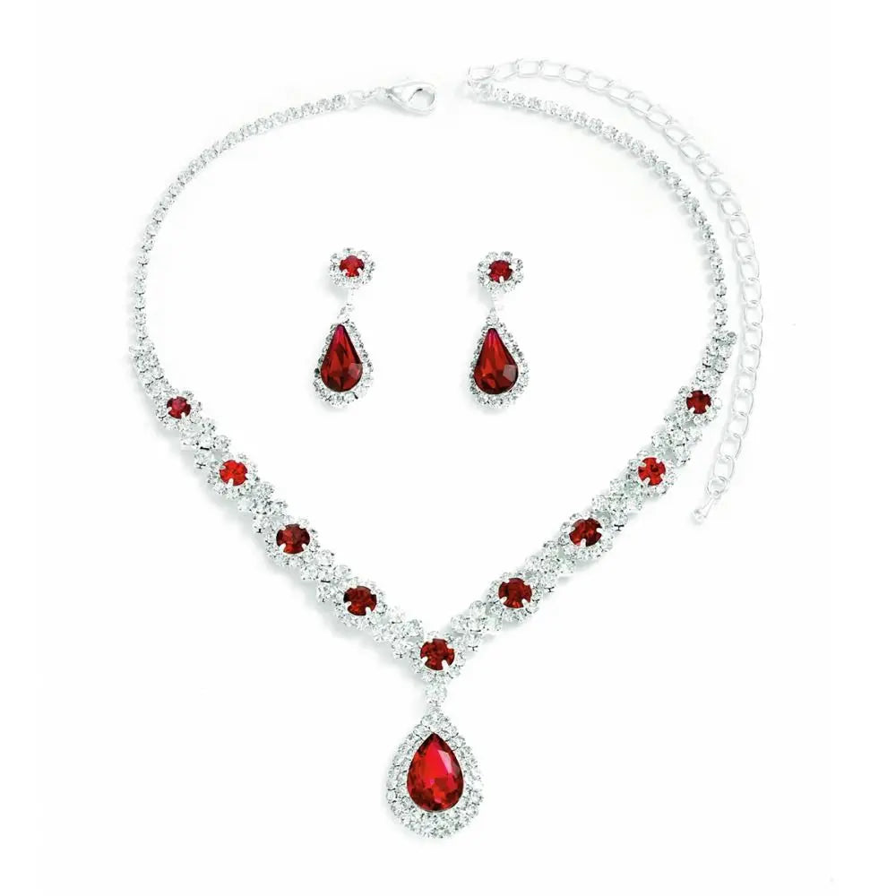 Conjunto de pendientes y collar de joyería de cristal a l...