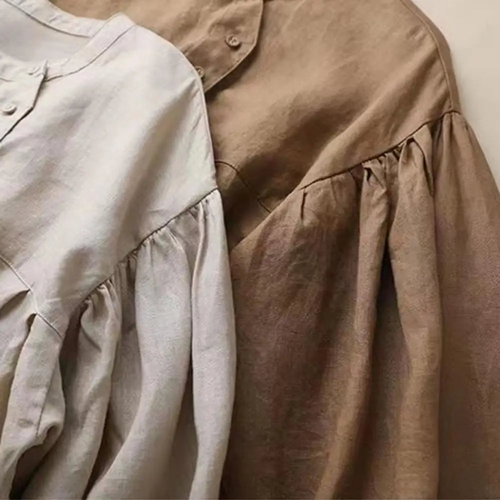 Loose-fit retro women's blouse with puffed lantern sleeves, stylish and comfortable, by Corporación Turística.