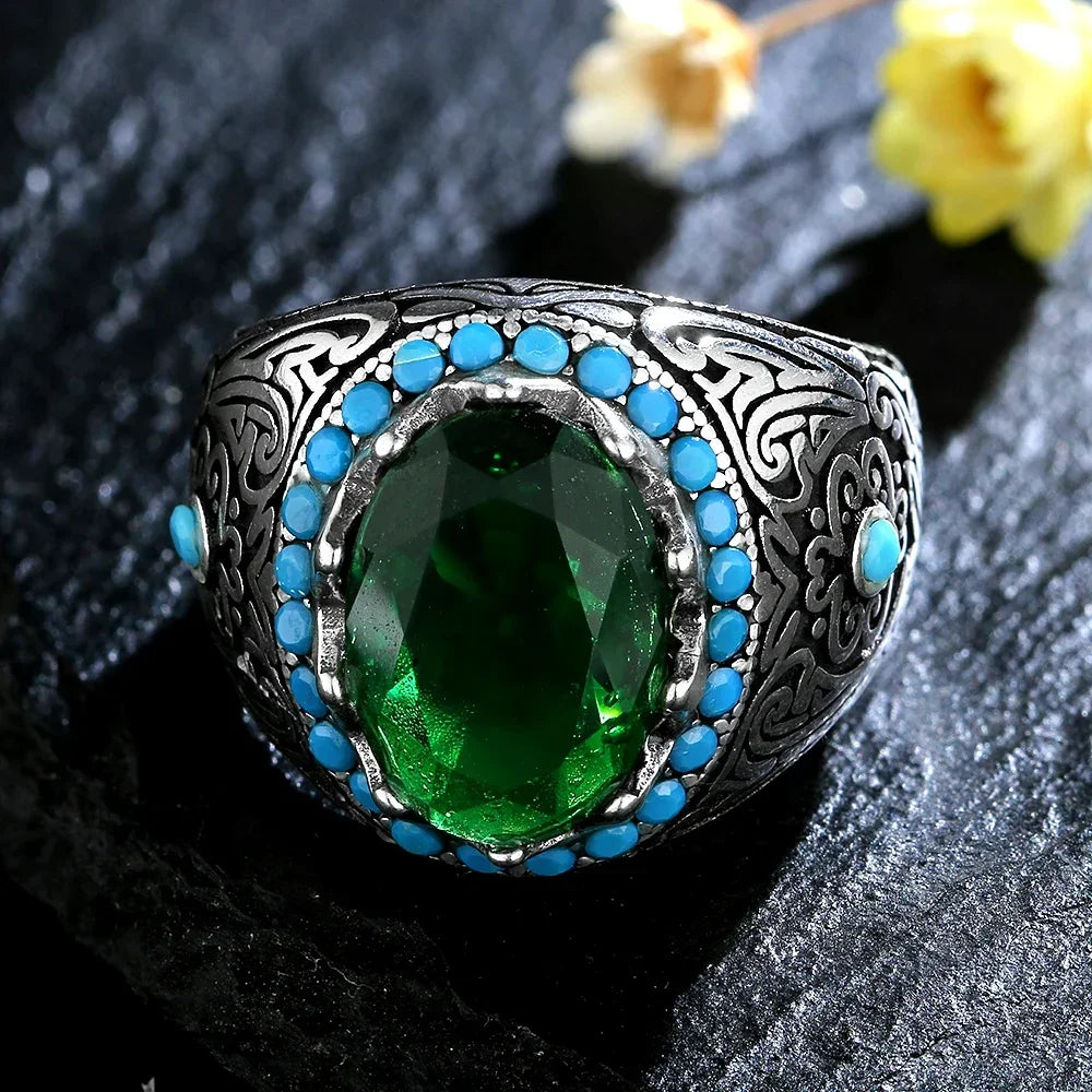 Silver ring for men and women, stylish finger ring from Corporación Turística, showcasing a sleek and modern design.