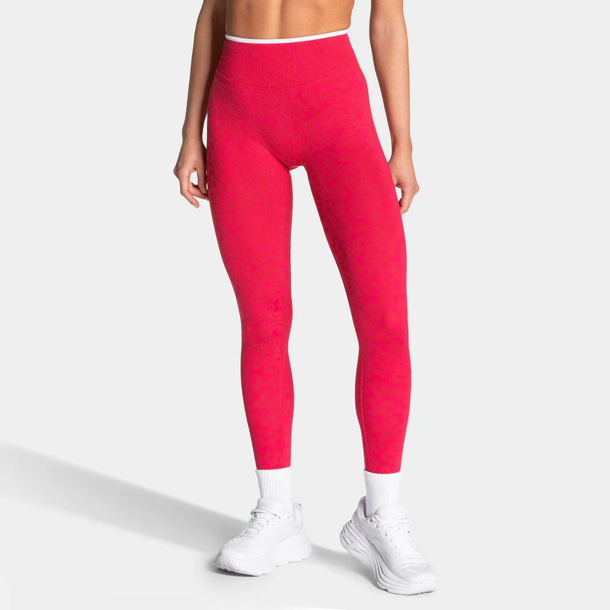 Seamless leggings from Corporación Turística with super soft fabrics, close-up of black, stretchy, and comfortable leggings.