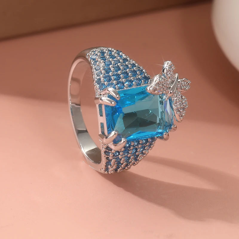 Lujoso anillo de cóctel de BUTTERFLY de topacio azul, ani...