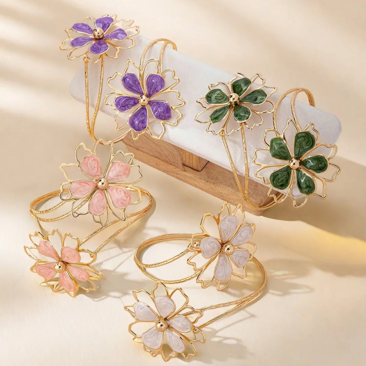 Nuevo Brazalete Abierto con Flores Huecas Multicolores pa...