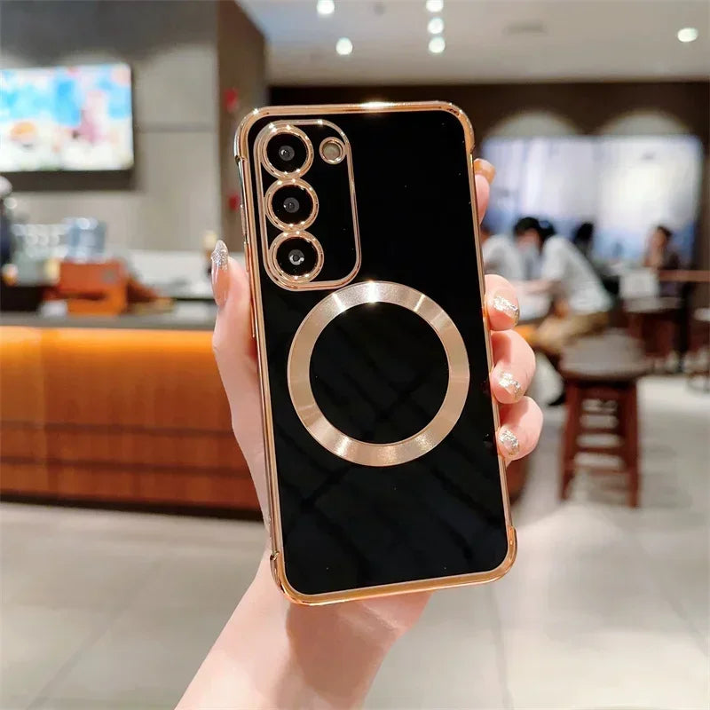 Magnetic gold-plated phone case for Samsung Galaxy S26 by Corporación Turística, showcasing the sleek, shiny exterior.