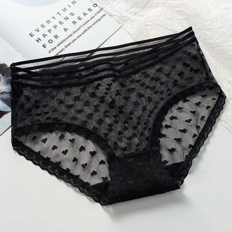 Delicadas bragas de encaje para mujer en ropa interior de verano, con diseño transpirable y elegante de Corporación Turística.