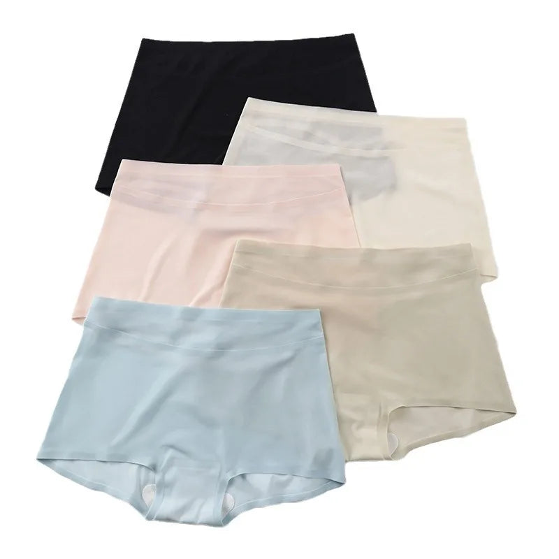 Seamless solid-colored women's panties by Corporación Turística, featuring a smooth, comfortable fit and sleek design.
