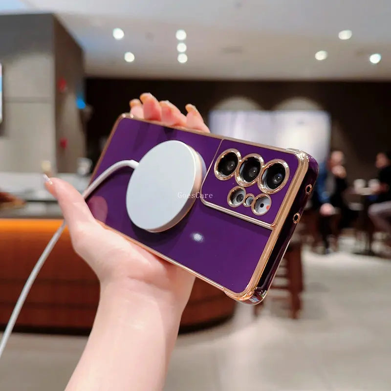 Silicone phone case with wireless charging feature in heart shape, designed by Corporación Turística.