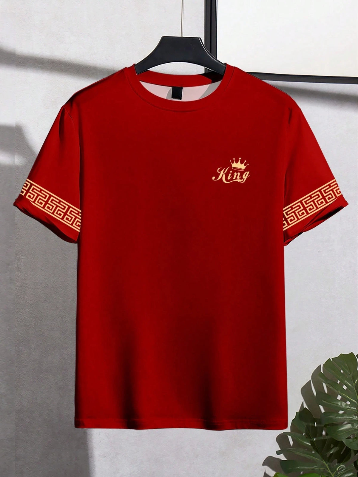 Camiseta Negra "King" Hombre: Estampado Dorado Informal