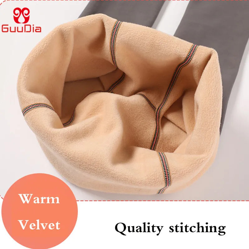 Thick, warm velvet leggings by GUUDIA from Corporación Turística, showcasing their soft texture and comfortable fit.