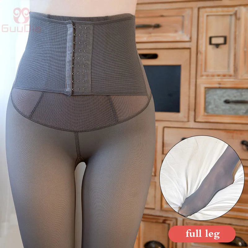 Thick, warm velvet leggings from GUUDIA by Corporación Turística, featuring a cozy, plush fabric and snug fit.