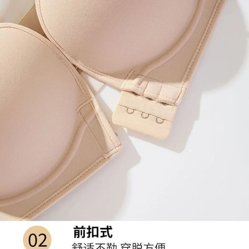 Black push-up strapless bra with extreme lift and support, designed by Corporación Turística, shown on a mannequin.
