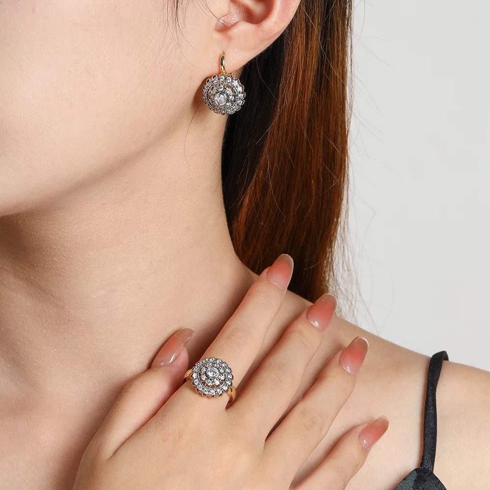 Vermiculite earrings with cone-shaped inlays, crafted by Corporación Turística, featuring intricate natural mineral design.