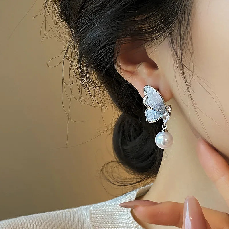 Pendientes colgantes de mariposa de cristal y perlas de c...