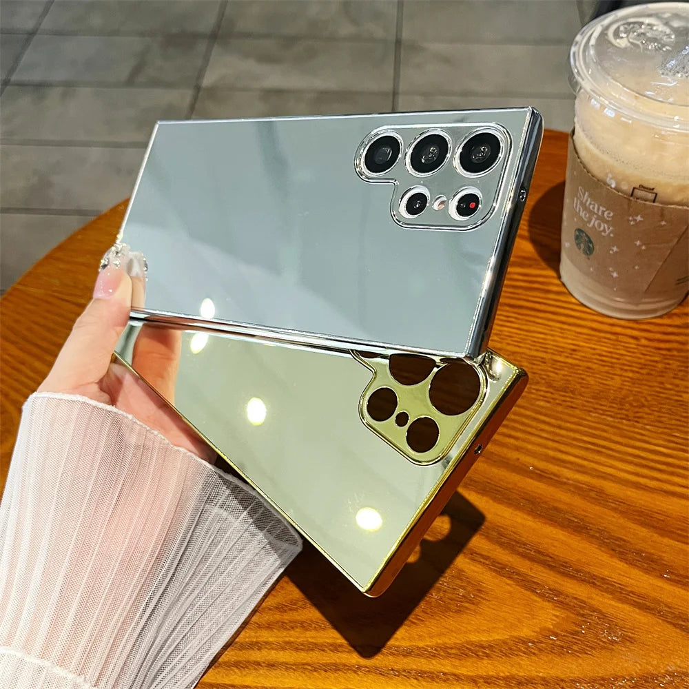 Makeup case with built-in mirror for Samsung Galaxy, metallic finish, compact design, by Corporación Turística