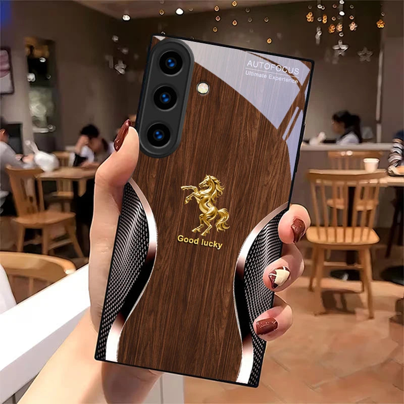 Black crystal phone case with golden steed Fortune design, protectively fitting a smartphone, from Corporación Turística.