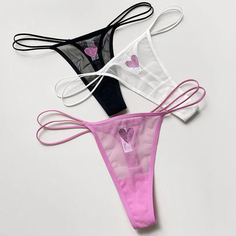 Delicadas braguitas de encaje transparente con detalles de pedrería, de la marca Corporación Turística, en color y diseño elegantes