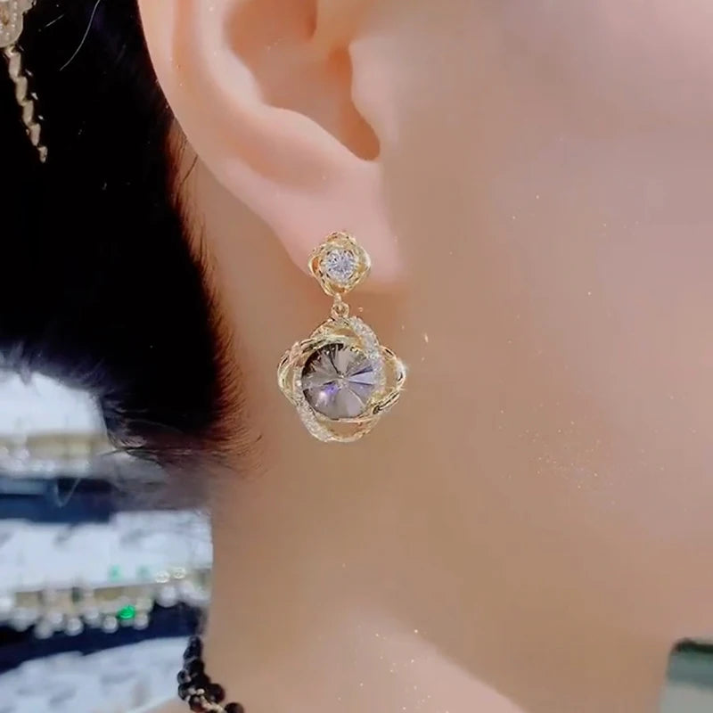 Pendientes con colgante de cristal redondo envuelto de di...